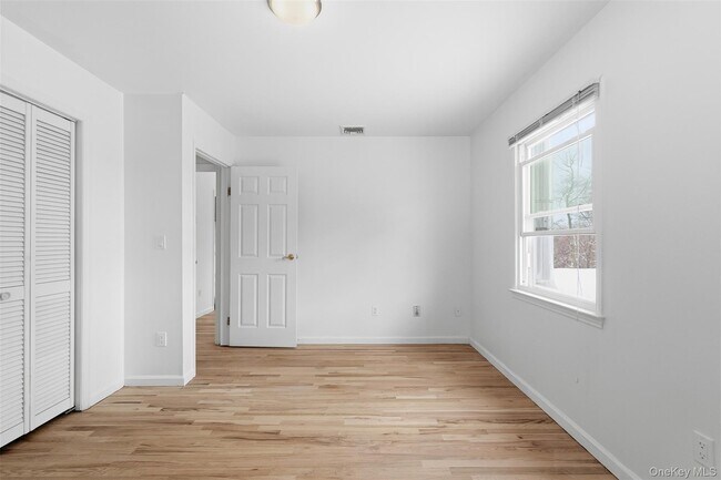 Building Photo - 1618 Morningview Dr