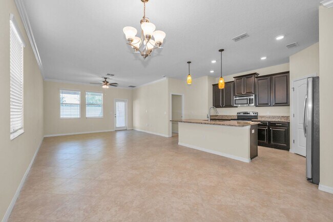 Building Photo - Beautiful Trinity Lakes 5 bedroom 3.5 Baths