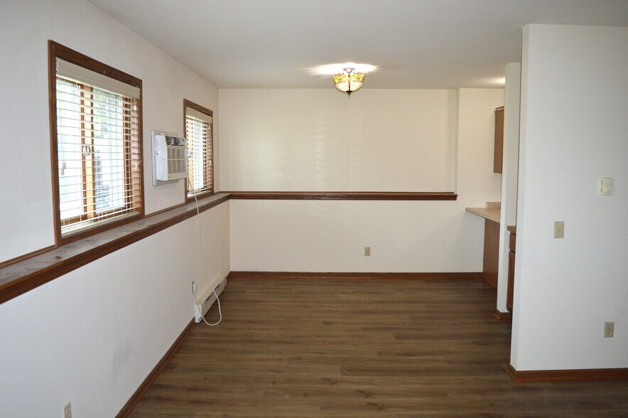 Building Photo - 548 Seminole Way