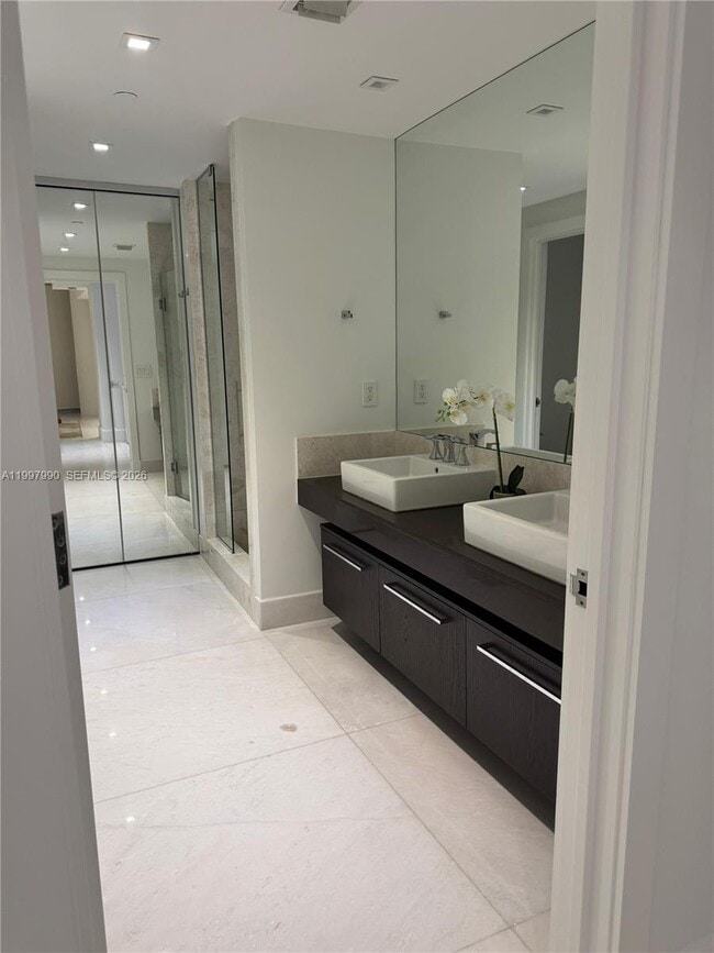 Building Photo - 17121 Collins Ave