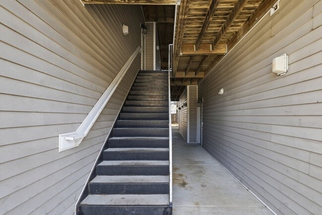 Building Photo - 2 Bedrooms 2 Bathrooms Condo