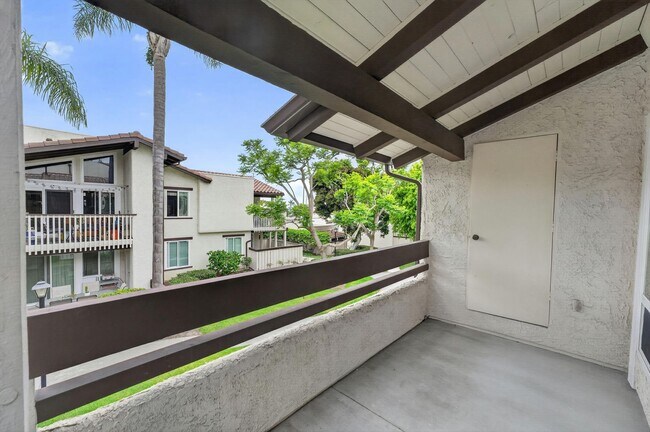 Building Photo - HUNTINGTON BEACH HOME - 1.5 Miles from the Beach
