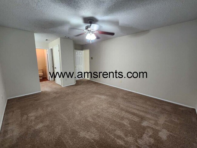 Building Photo - Spacious 3 bedroom 2 bath in Kissimmee