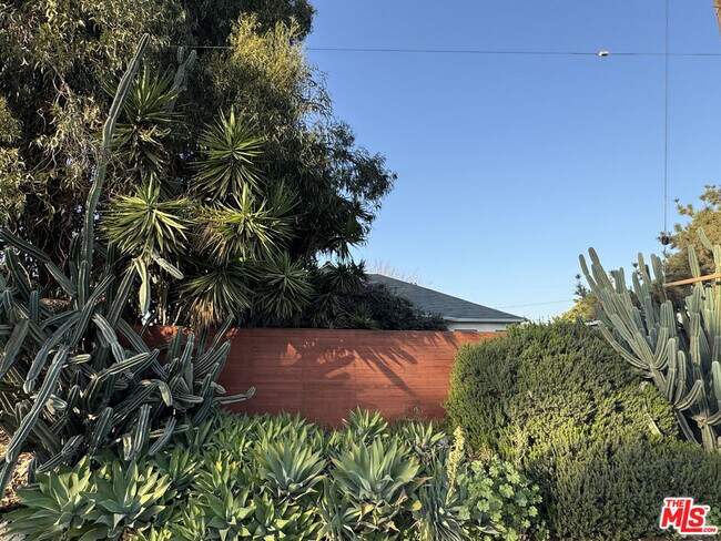 Building Photo - 4001 Chevy Chase Dr