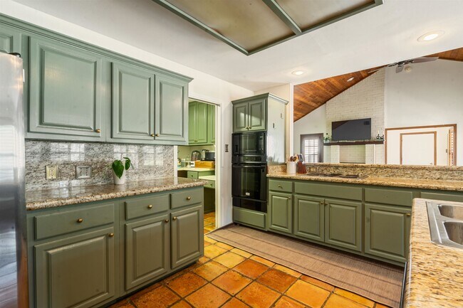 Building Photo - 106 Angela Dr