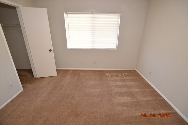 Building Photo - 495 Sellers Pl
