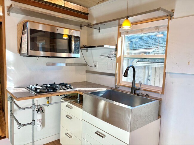Building Photo - CHARA01