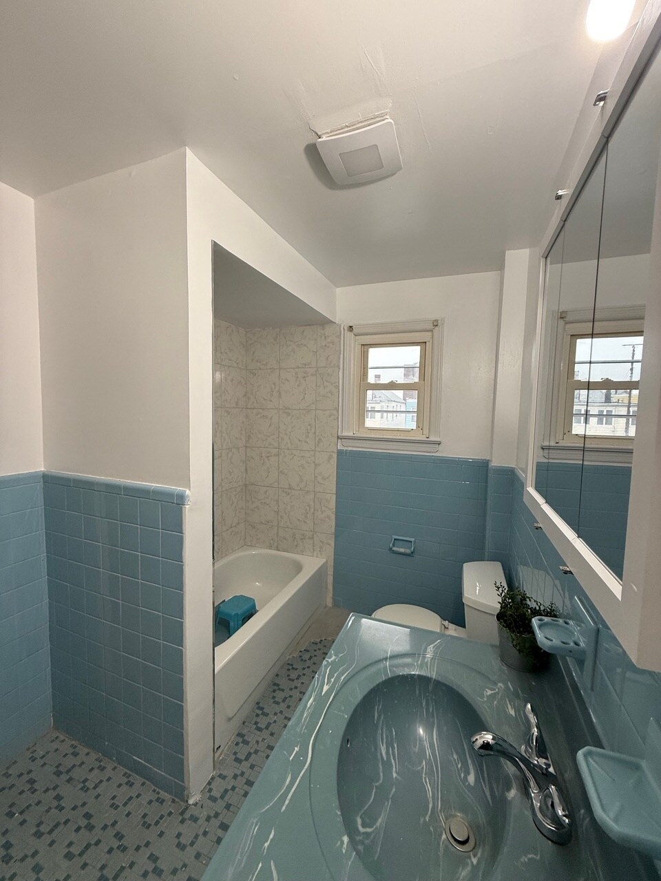 Building Photo - 215 William St