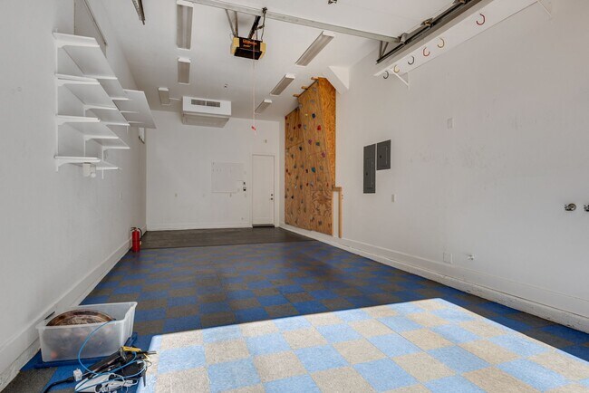 Building Photo - Luxury Summerlin Living in Gated Canyon Crest Community