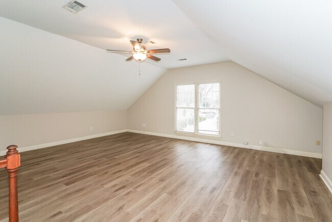 Building Photo - 104 Luna Ln