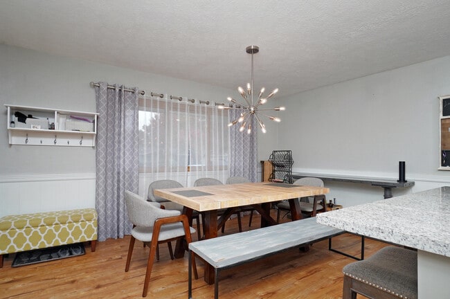 Building Photo - 2422 S Kickapoo Ave