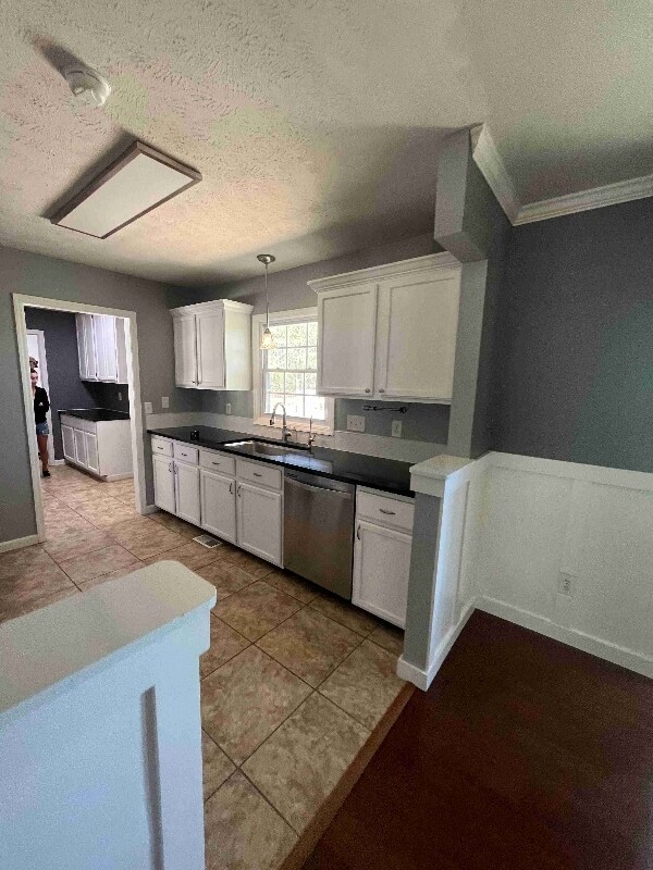 Building Photo - 580 Woodington Rd