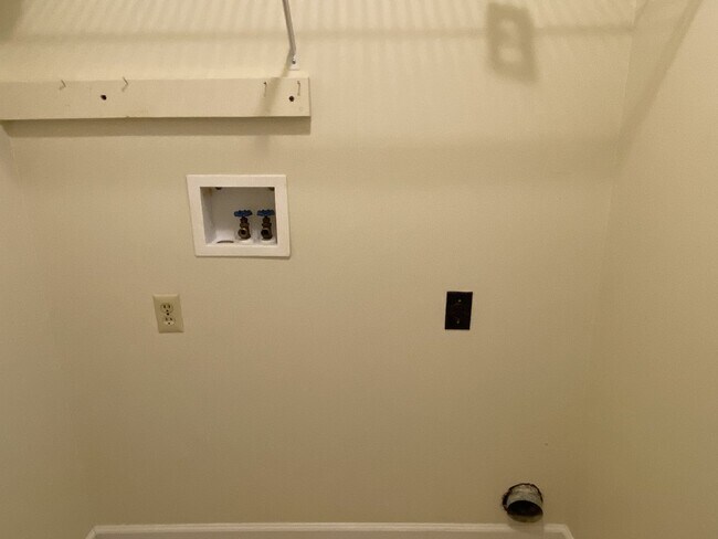 Building Photo - 854 Lyndsi Ln