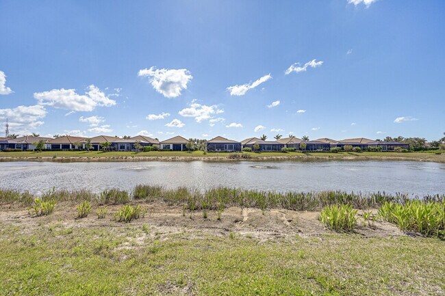 Building Photo - 15140 Pescara St