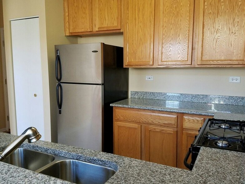 Building Photo - 2541 Hillsboro Blvd