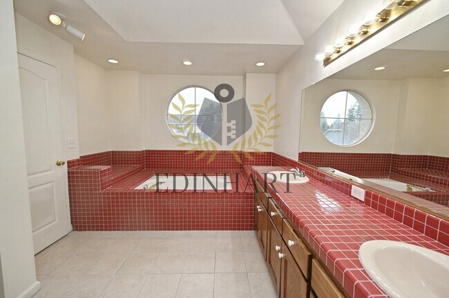 Building Photo - 2233 E Christopher Dr