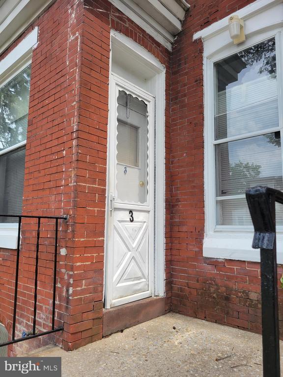 Building Photo - 835 W Marshall St