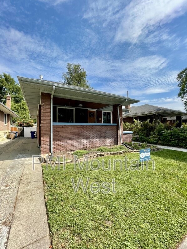 Building Photo - 647 Bryan Ave