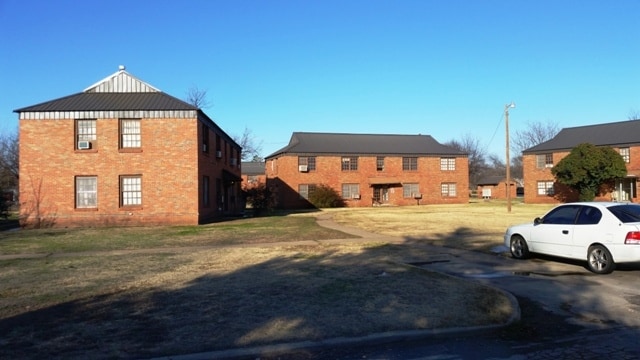 Complex 1 - Pine Maple Apartments