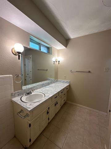 Building Photo - 1226 Greenbriar Cir