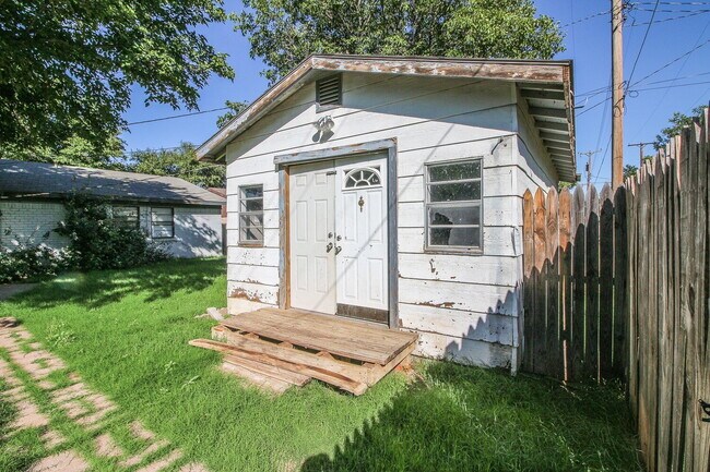 Building Photo - Cute 3 Bed, 2 Bath!