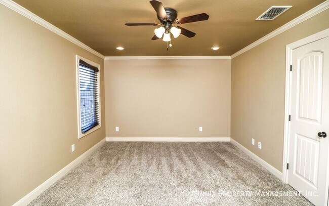 Building Photo - 2023 88th St