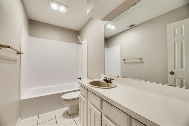Building Photo - 6108 Paradise Dr