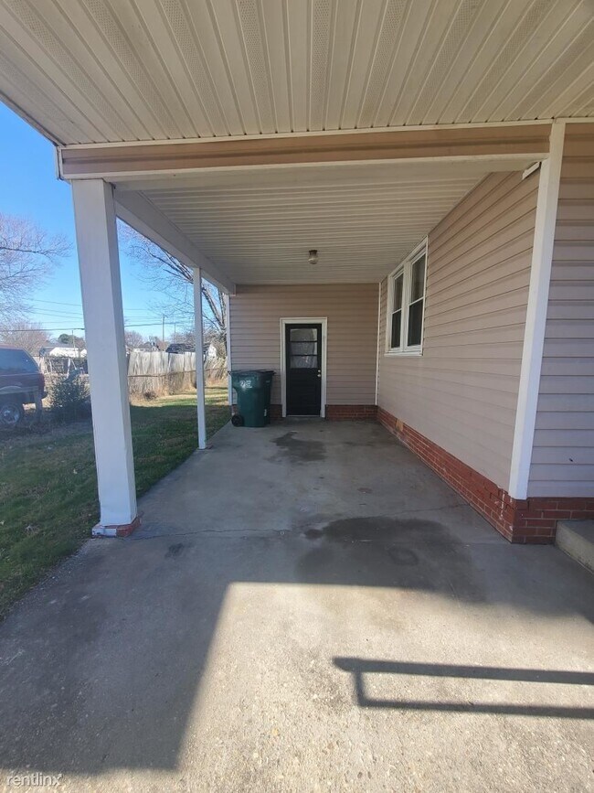 Building Photo - 3 br, 1 bath House - 3305 Oxnard Rd