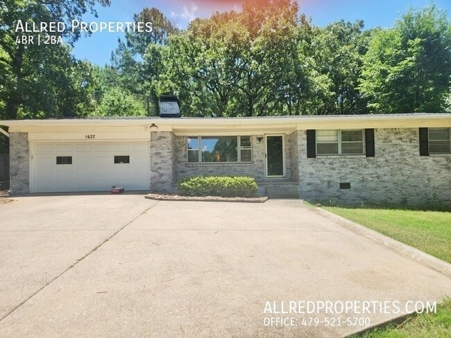 Primary Photo - Beautiful 4BR/2BA Home Near U of A! Decemb...