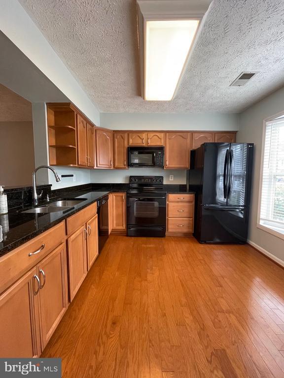 Building Photo - 5737 Independence Cir