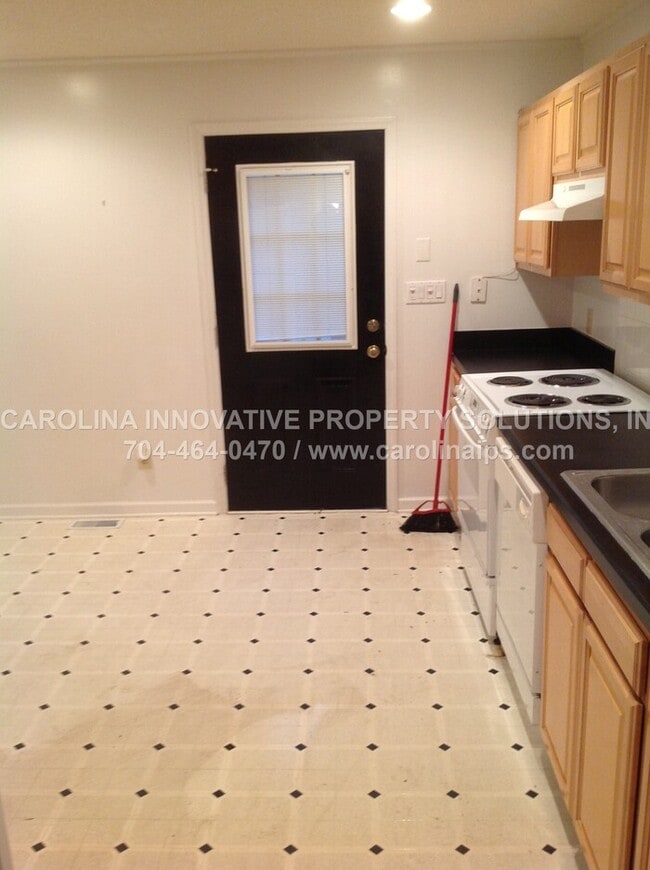 Building Photo - 4535 Dawnwood Dr