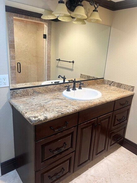 Building Photo - 205 E Harmon Ave