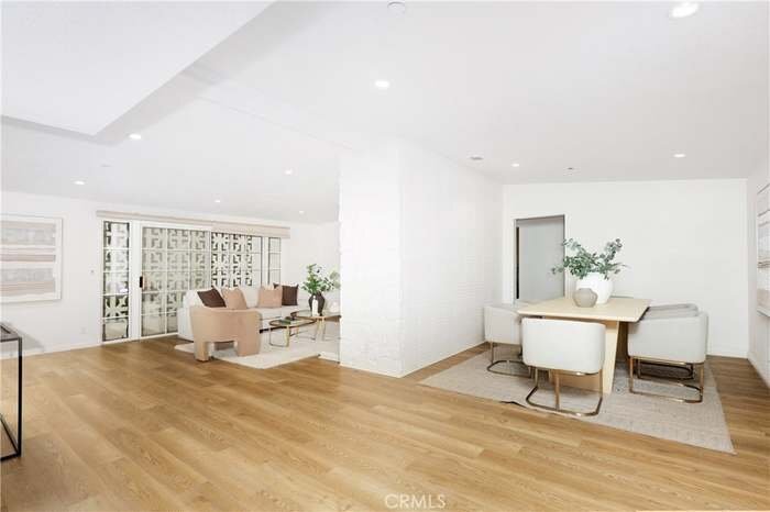 Building Photo - 7333 Via Rio Nido