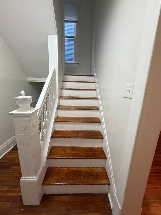 Building Photo - 297 Reinhard Ave