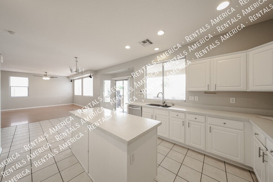 Building Photo - 14605 W Verde Ln