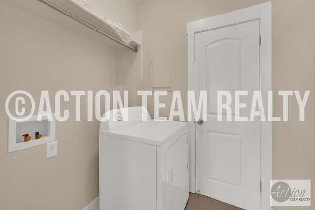 Building Photo - Condo in Saratoga Springs Available July 20th