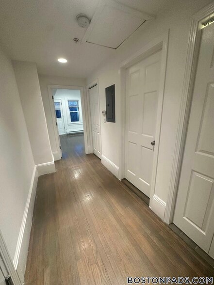 Building Photo - 1404 Beacon St