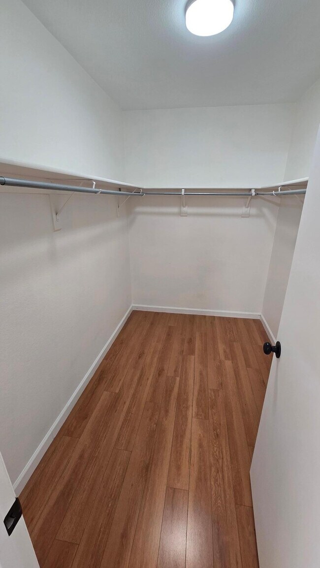 Building Photo - 15537 W Gelding Dr