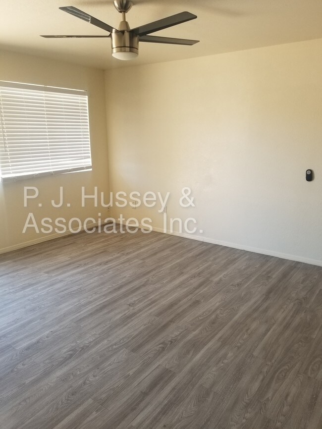 Primary Photo - 3015 E Paradise Ln #102