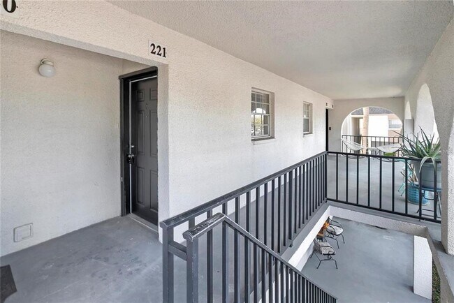 Building Photo - 709 Russell Ln