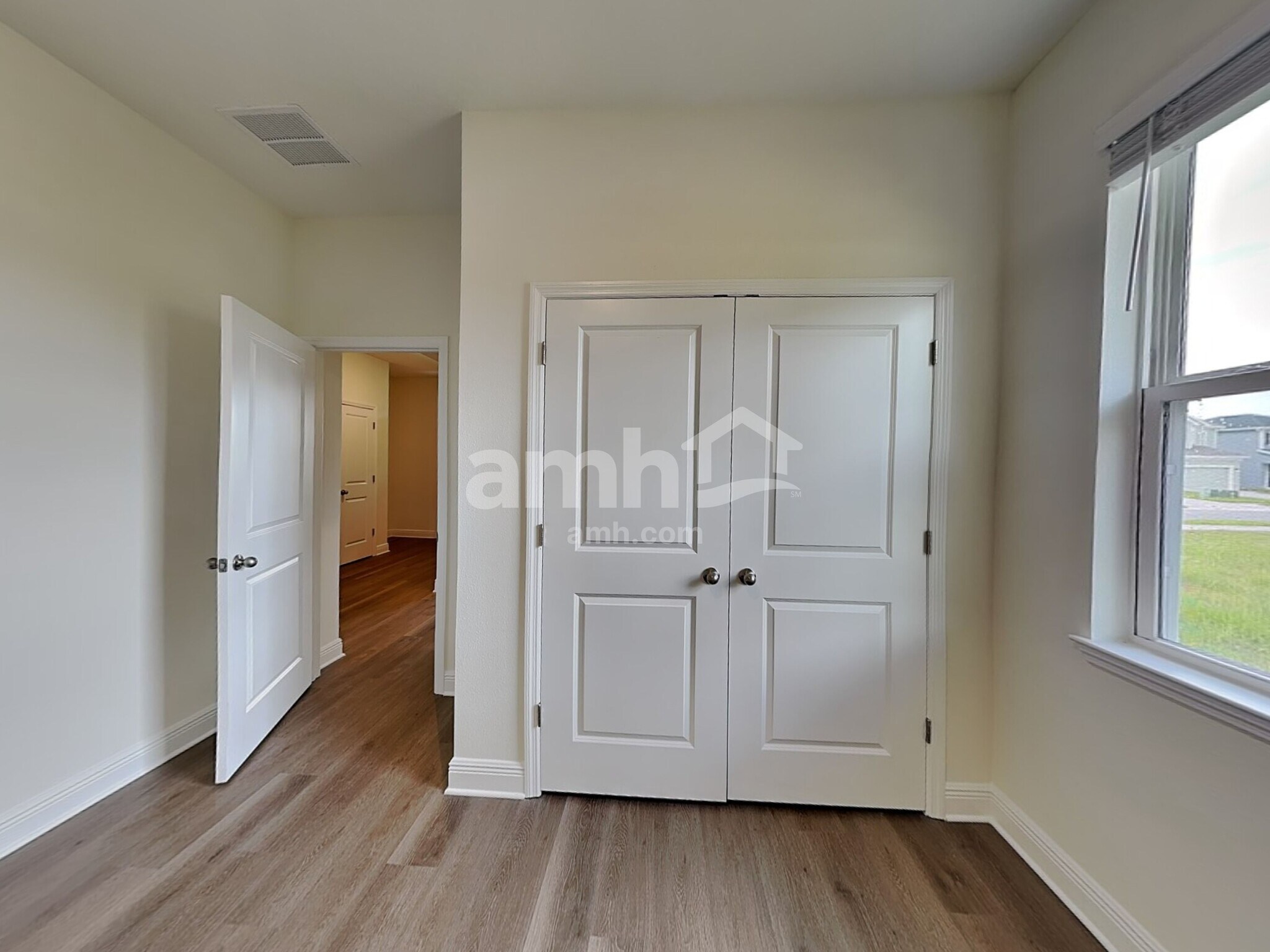 Building Photo - 5955 Pinewood Ests Dr