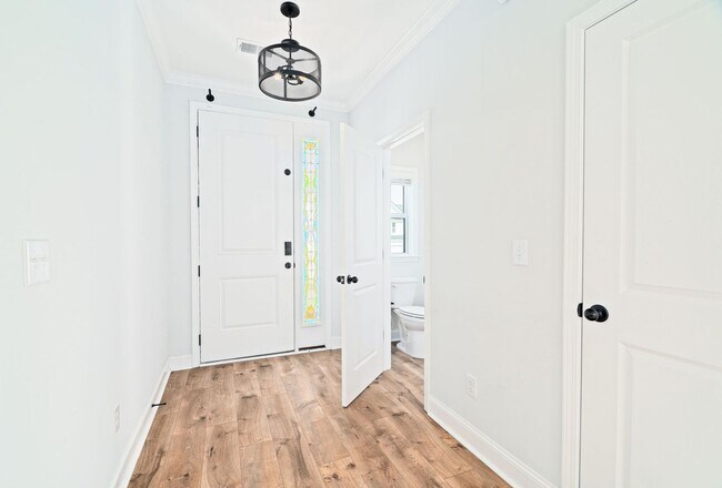 Building Photo - Spacious Lowcountry Retreat in Moncks Corner