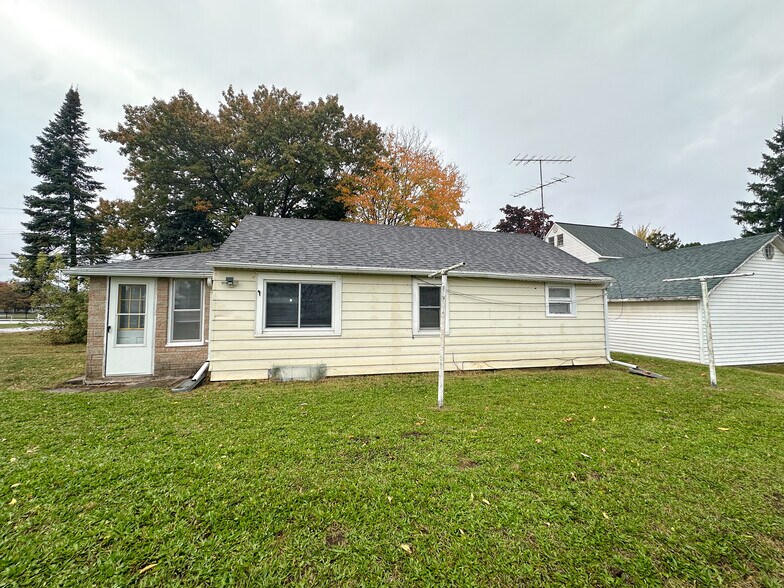 Primary Photo - 419 S Oak St