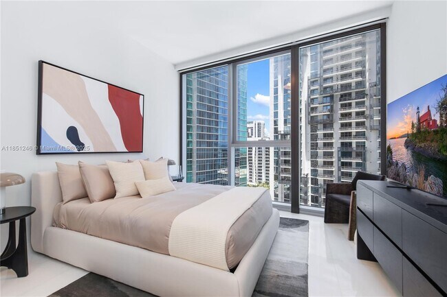Building Photo - 300 Biscayne Blvd Way