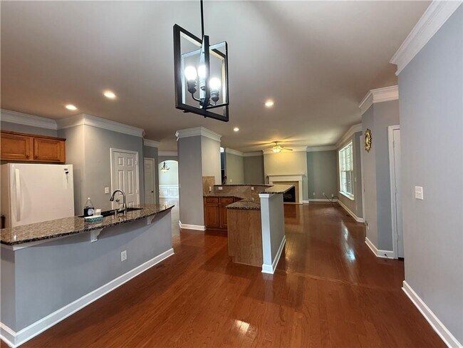 Building Photo - 2501 Royston Dr