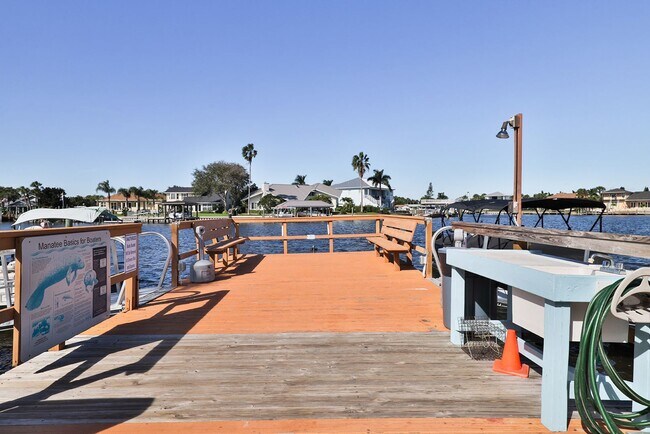 Building Photo - Intracoastal 2 bed/ 2 ba condo with lots of ammenities