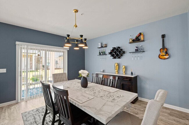Building Photo - Gorgeous 3 BR/2.5 BA Townhome in Marietta-...