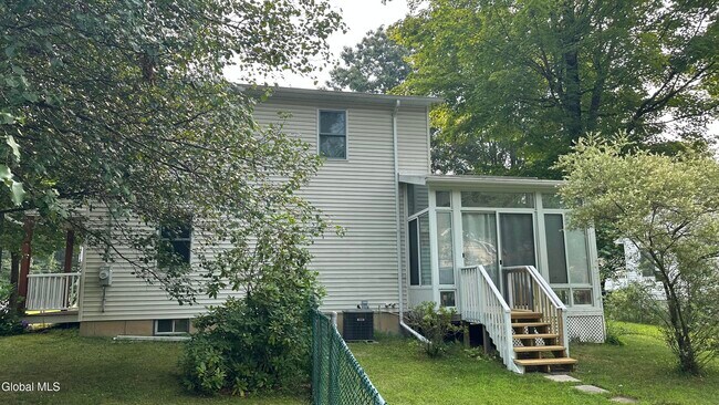 Building Photo - 1 Robin Hood Ct