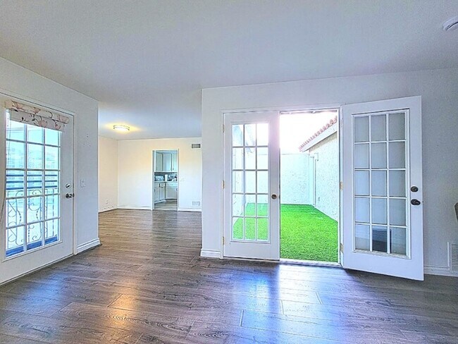 Building Photo - 28506 Barbosa