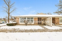 Building Photo - 5714 Troy Villa Blvd